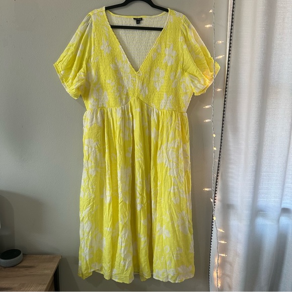 Torrid Midi Swiss Dot Shirred Dress Emma Floral Yellow Size 3 - Picture 2 of 8